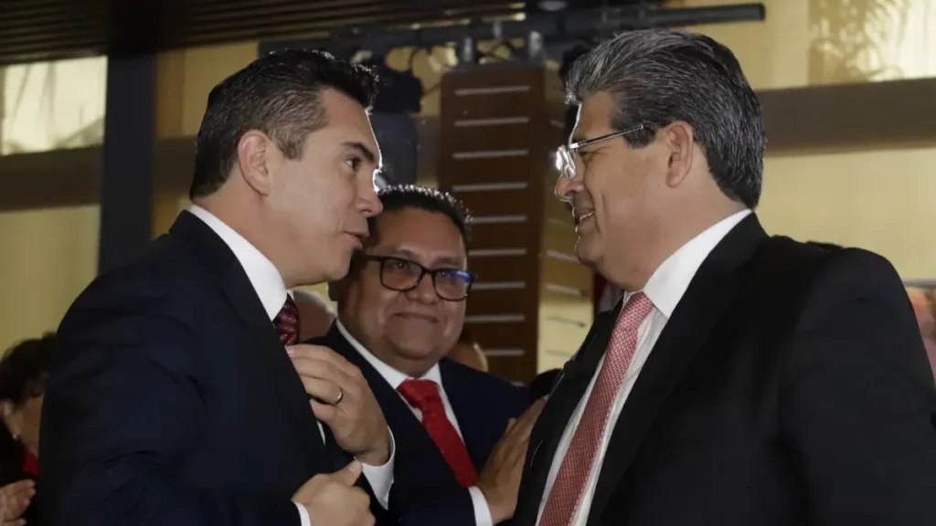 Priistas de Puebla respaldan a Alejandro Moreno por audioescándalos.