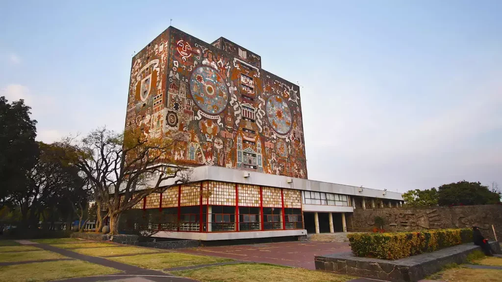 Estudiante de la UNAM amenaza de muerte a maestra y compañeros.