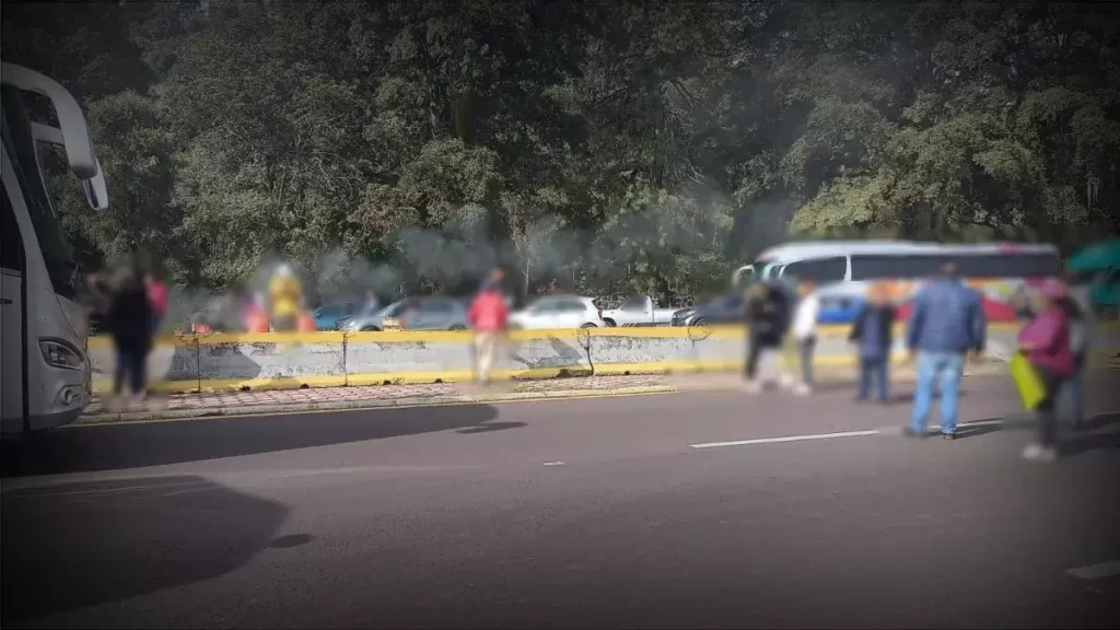 Falsa desaparición provoca bloqueo en la autopista México-Puebla.