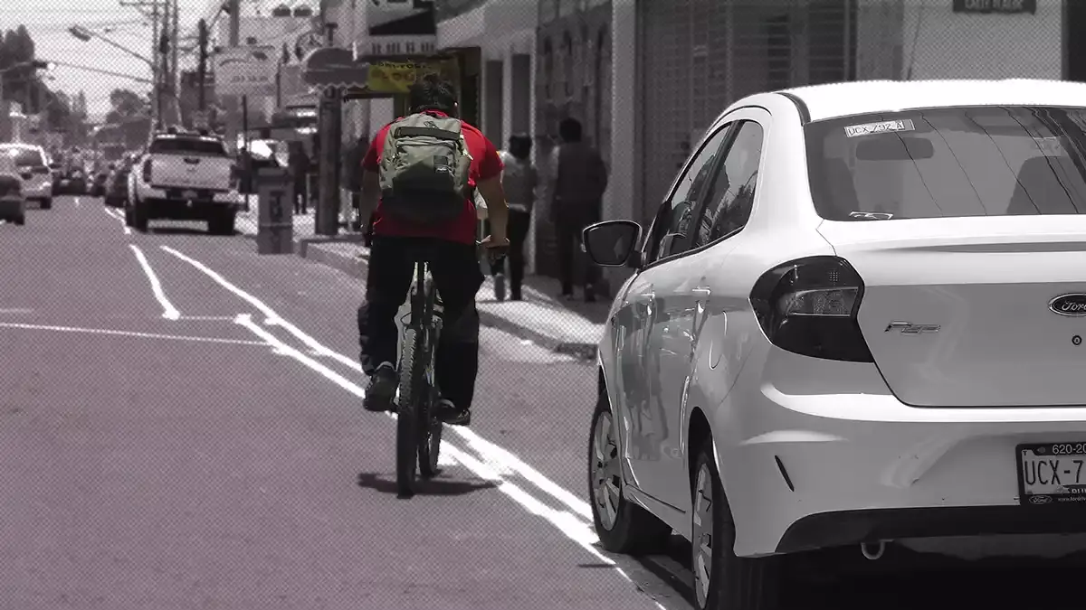 Ciclista muere al caer y ser atropellado por un auto en San Pedro Cholula.