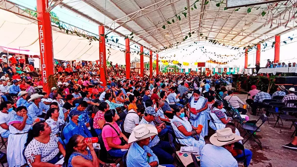 María Luisa Albores encabeza reunión masiva con grupos originarios