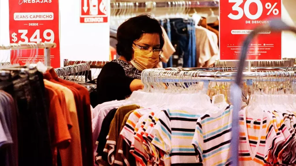 ¡Ahora sí! Poblanos respetan el uso obligatorio del cubrebocas en centros comerciales