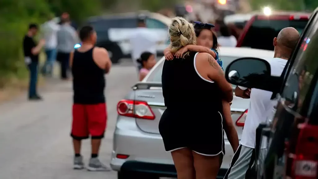 Funcionarios de México y EUA lamentan muerte de migrantes en Texas.
