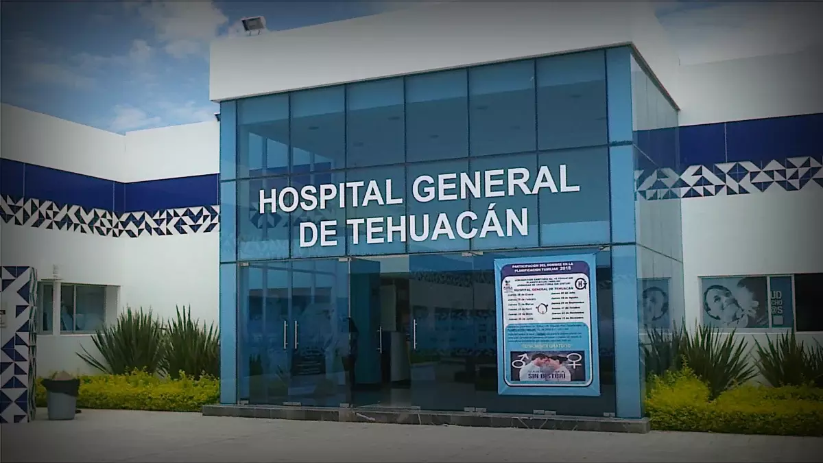 Hombre murió en la entrada del hospital de Tehuacán; lo balearon en una riña