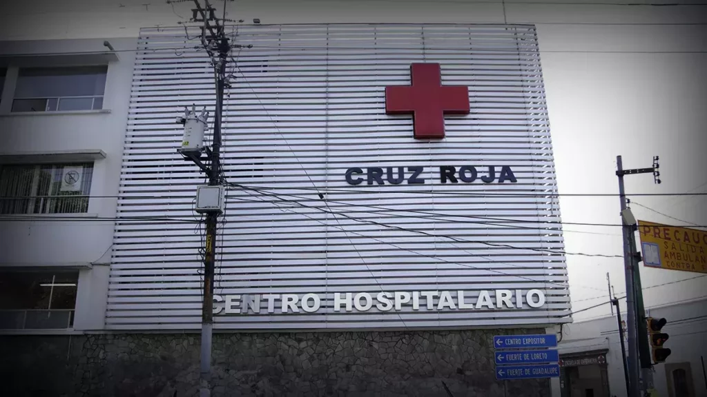 Apuñalan a hombre y muere en urgencias de la Cruz Roja de Puebla.