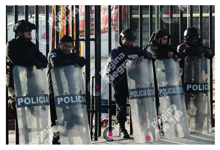 Policías Estatales rodearon los accesos a La Cuchilla.