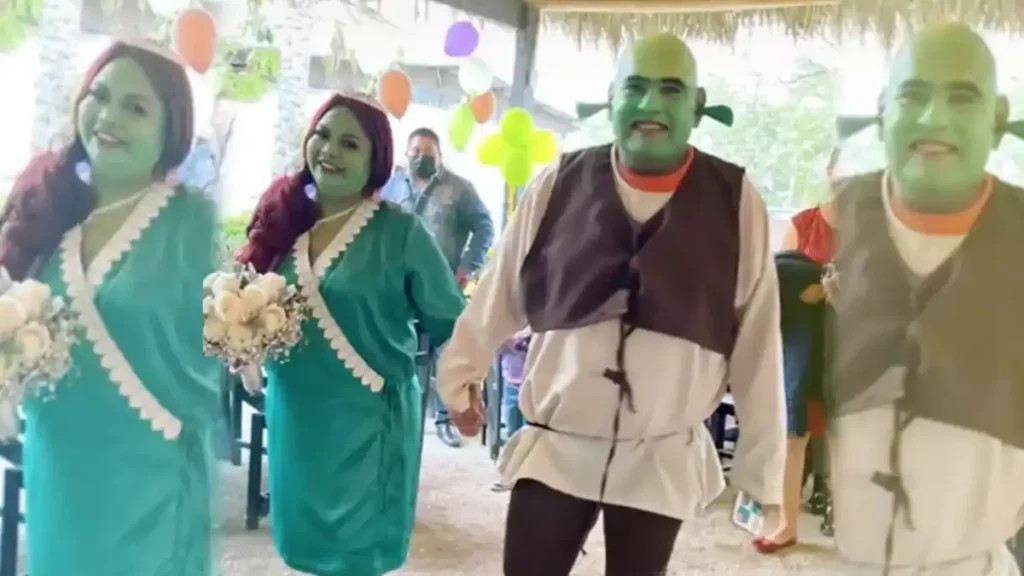 ¡Y fueron felices por siempre! Pareja se casa disfrazada de Shrek y Fiona.