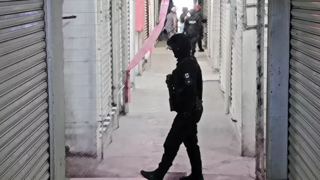 Van siete mercados de Puebla intervenidos por la SSC con 29 detenciones.