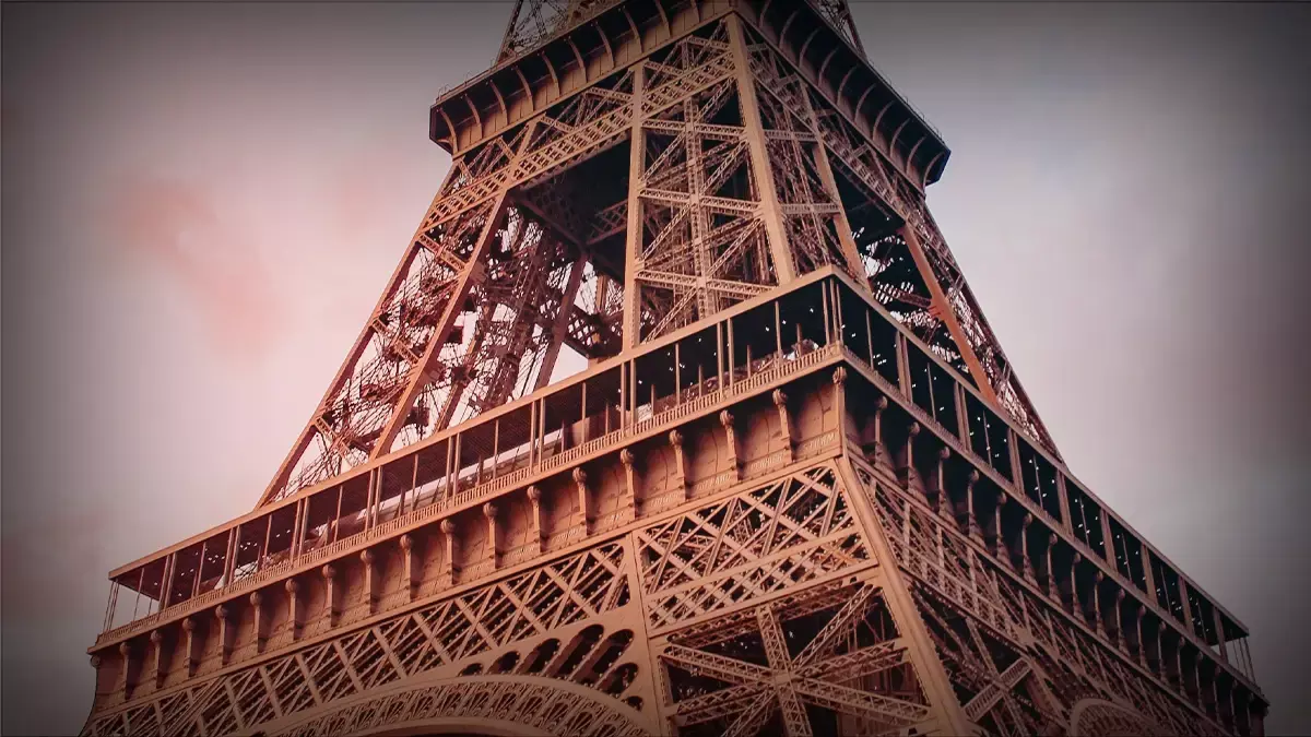 ¡Échenle aceite! La Torre Eiffel se está oxidando; necesita reparación urgente