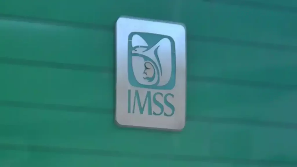 IMSS amputa ambas piernas a mujer por error; CNDH solicita reparación.