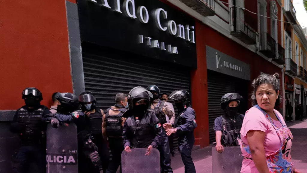 260 comercios del Centro de Puebla bajaron las cortinas para evitar la violencia de ambulantes