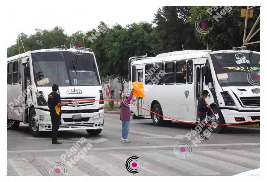 Un grupo de 10 personas cerraron la vialidad.