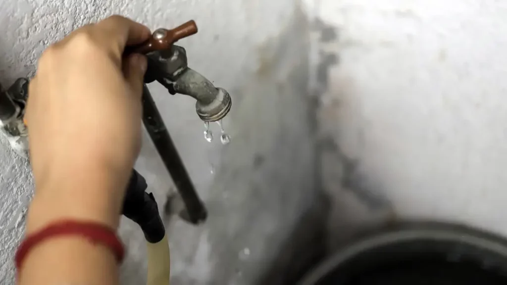 Morenistas exigen al Congreso de Puebla rechazar incremento al precio del agua.