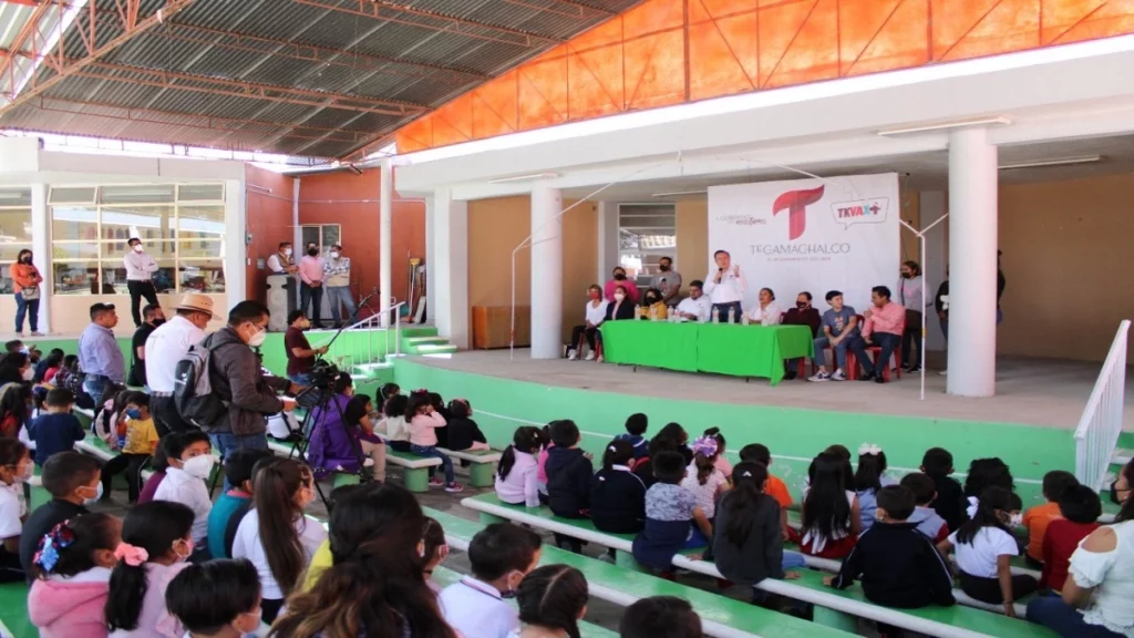 Entrega de barda perimetral en el kínder Beatriz V. Limón