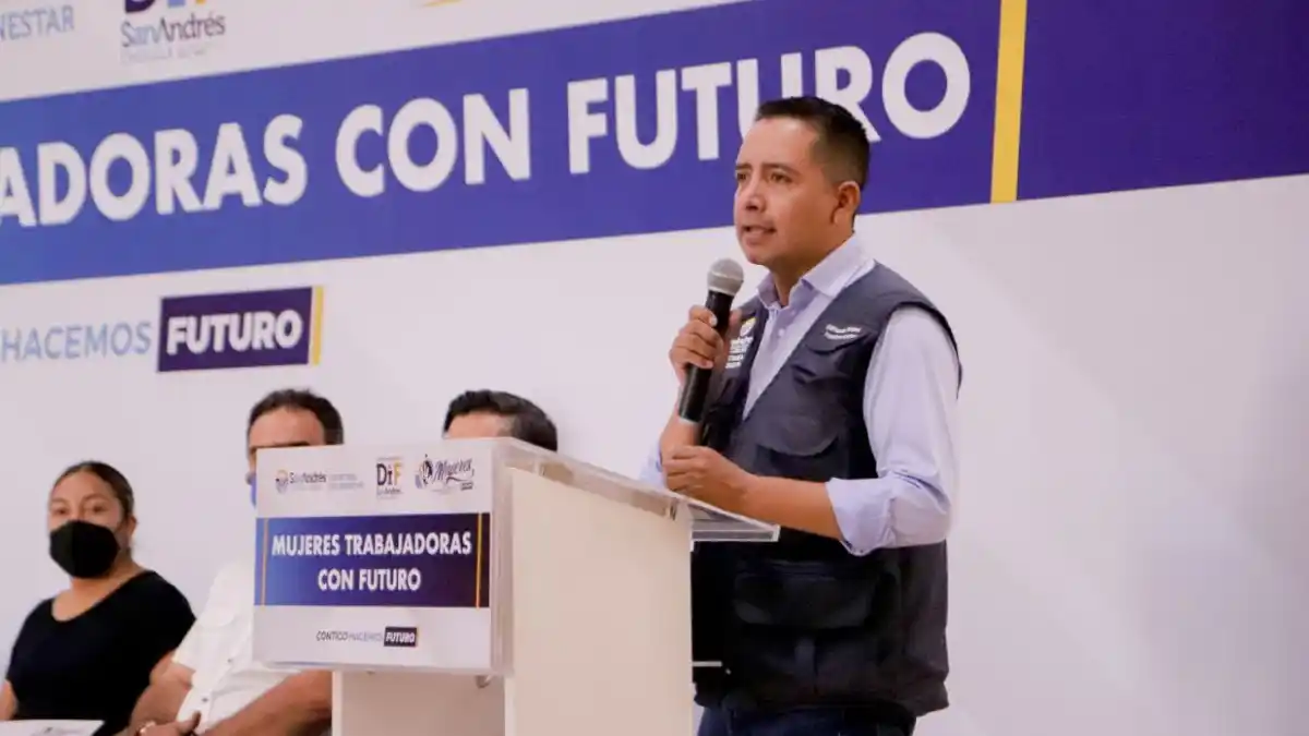 Entrega Mundo Tlatehui 300 apoyos económicos del programa “Mujeres Trabajadoras con Futuro”