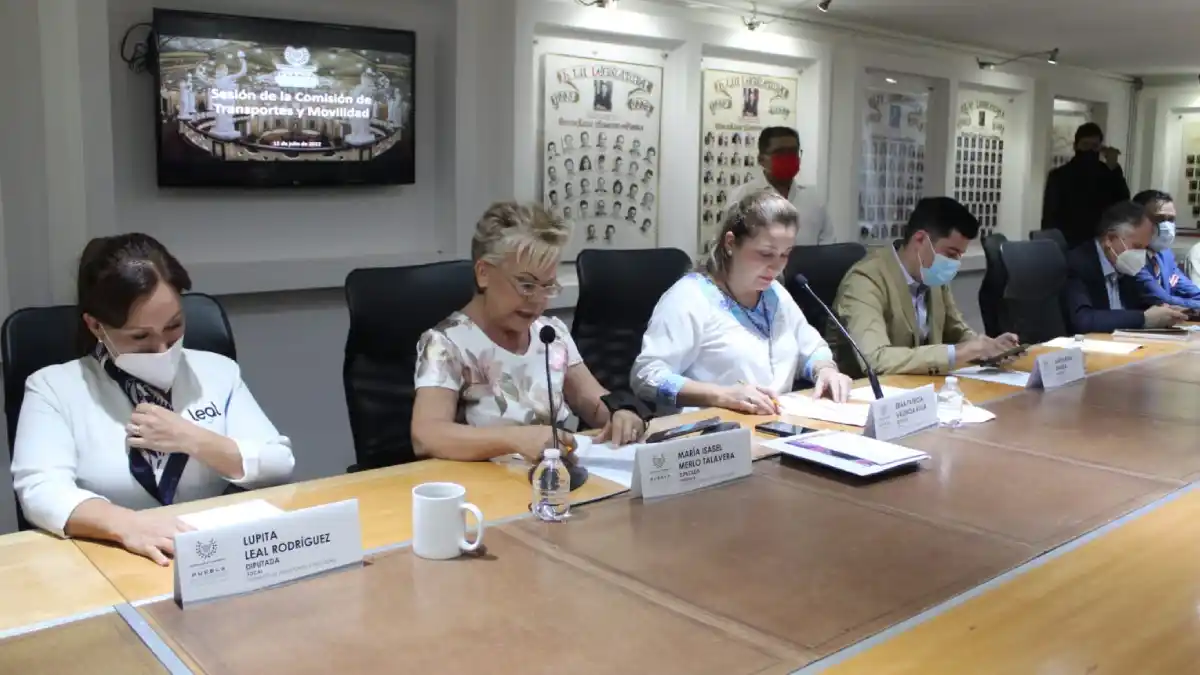 Aprueban en Comisión del Congreso reservar asientos para mujeres en transporte público