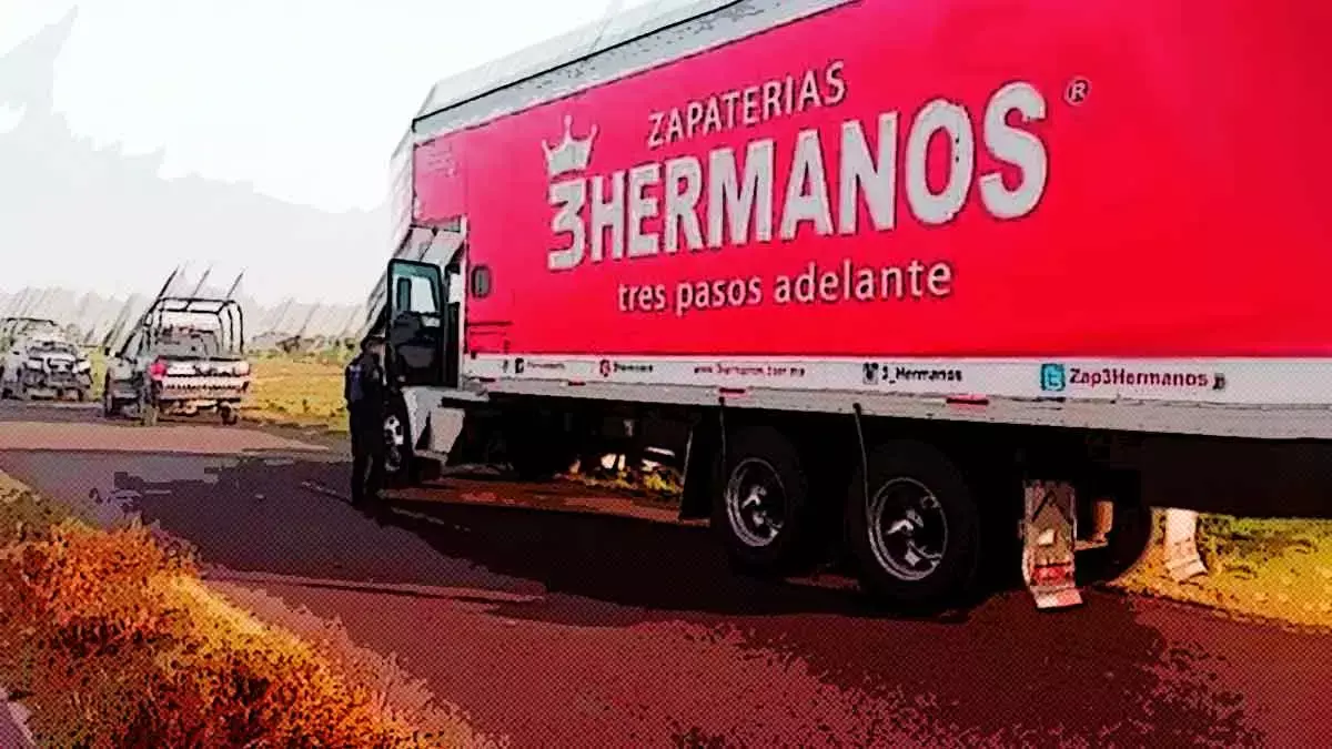 Camión de zapatería 3 Hermanos en Tecamachalco.