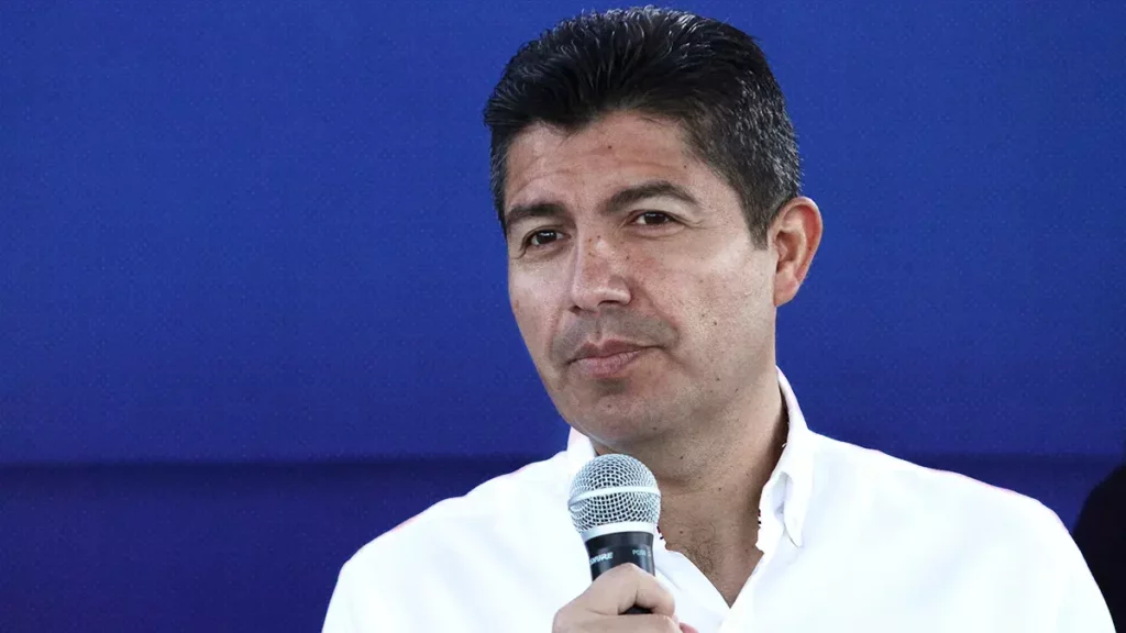 Eduardo Rivera avala incremento a las tarifas del agua en Puebla.