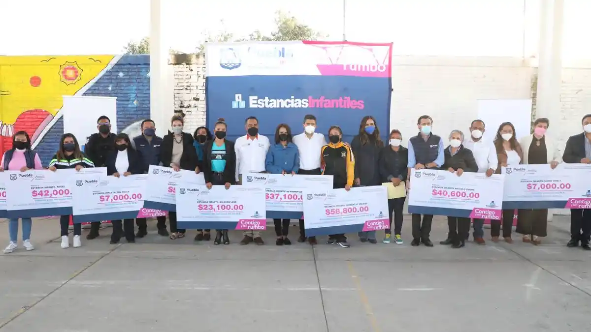 Eduardo Rivera Pérez sigue entregando becas e incentivos para estancias infantiles