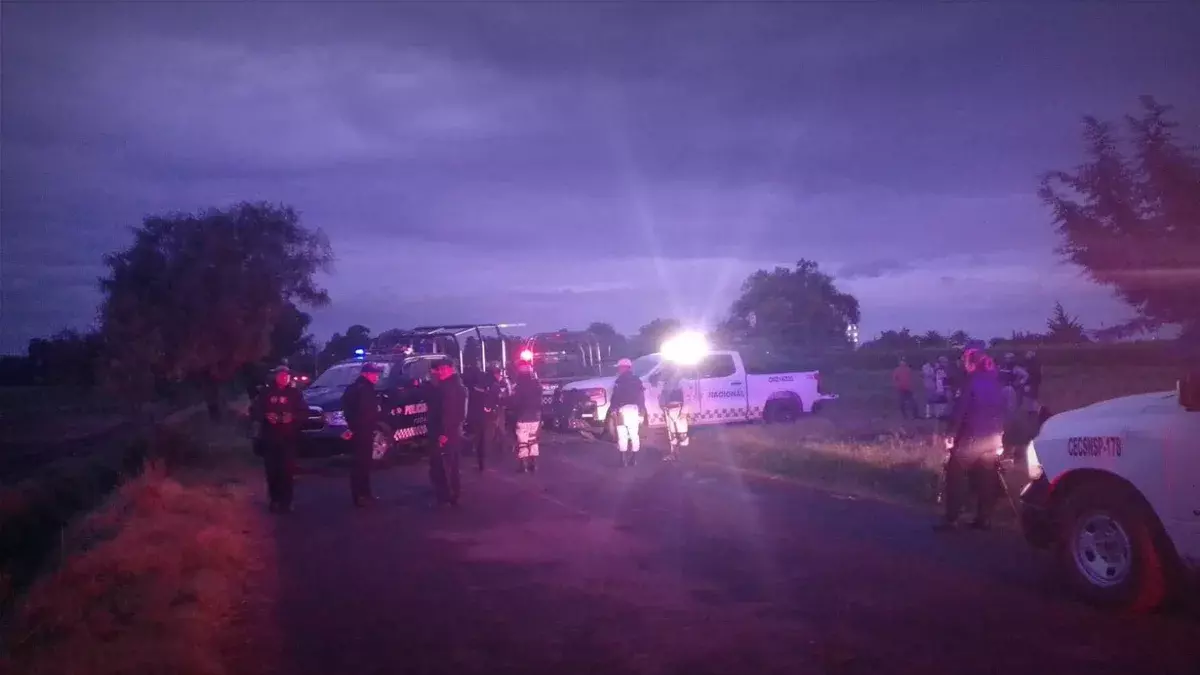 Delincuentes retienen a policías de Tecamachalco; intentaron recuperar un tráiler.