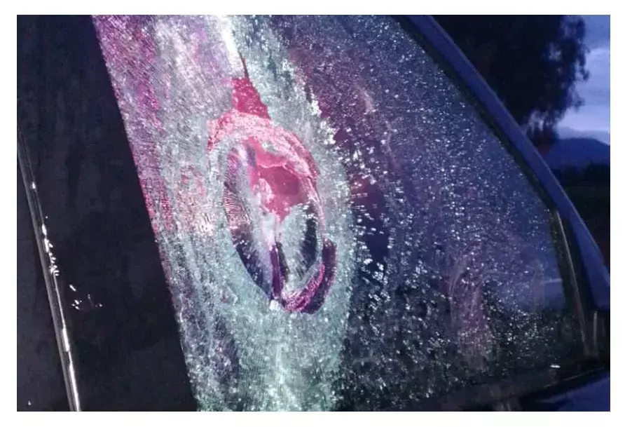Delincuentes retienen a policías de Tecamachalco; intentaron recuperar un tráiler.