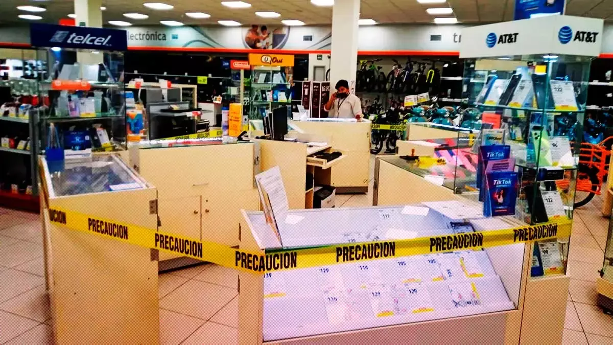 Asaltaron tienda Elektra y huyeron con decenas de celulares