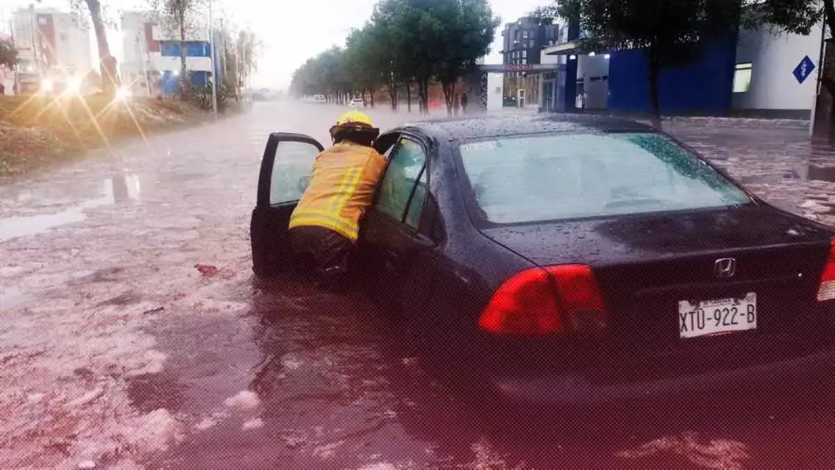 Lluvia provoca estragos en Puebla Capital; La Comer de Las Ánimas se inundó