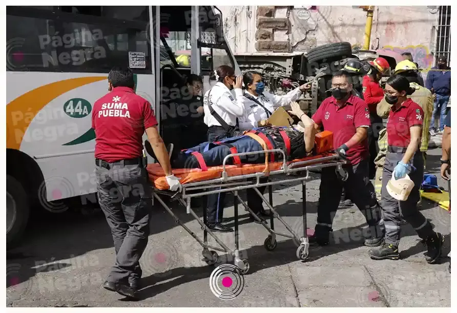 El choque ocurrió entre un microbus y una combi.