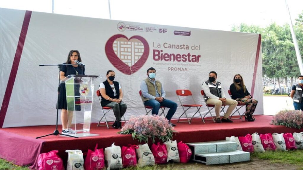 Norma Layón cumplió su palabra al entregar más de 3 mil despensas