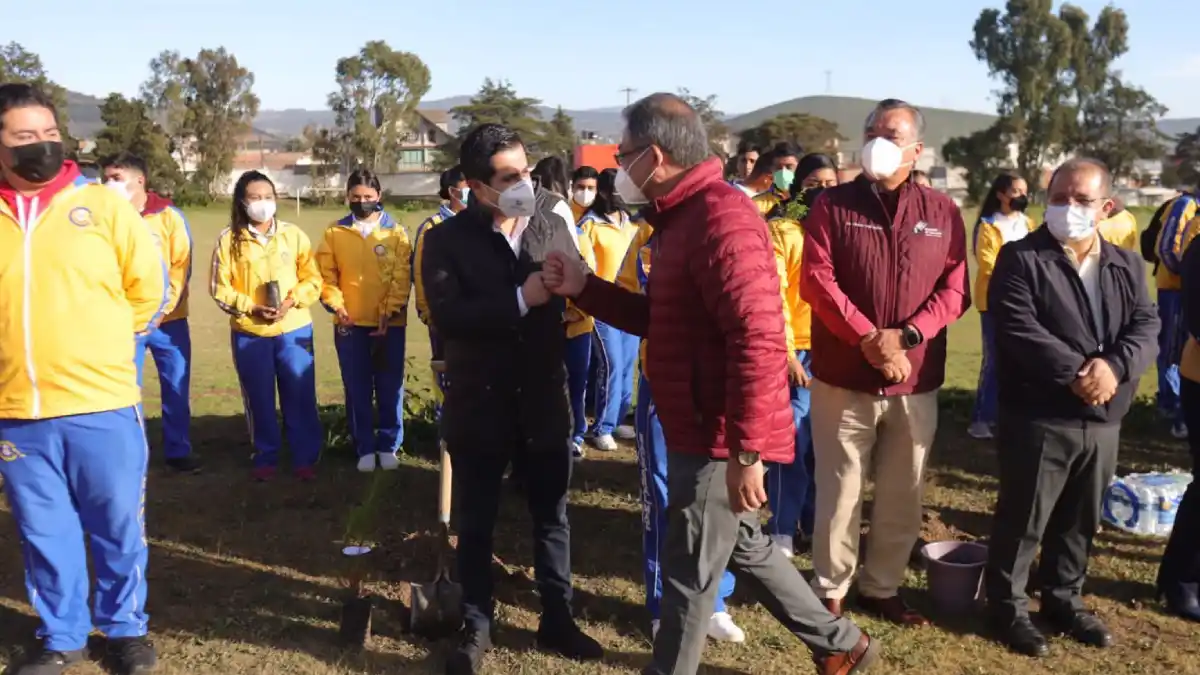 Secretario de Educación Pública, Melitón Lozano, realiza gira por Chignahuapan en Martes Ciudadano.