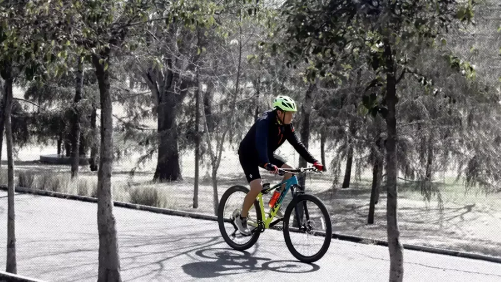 Se desvanece y convulsiona mientras se ejercitaba en el Parque Ecológico.