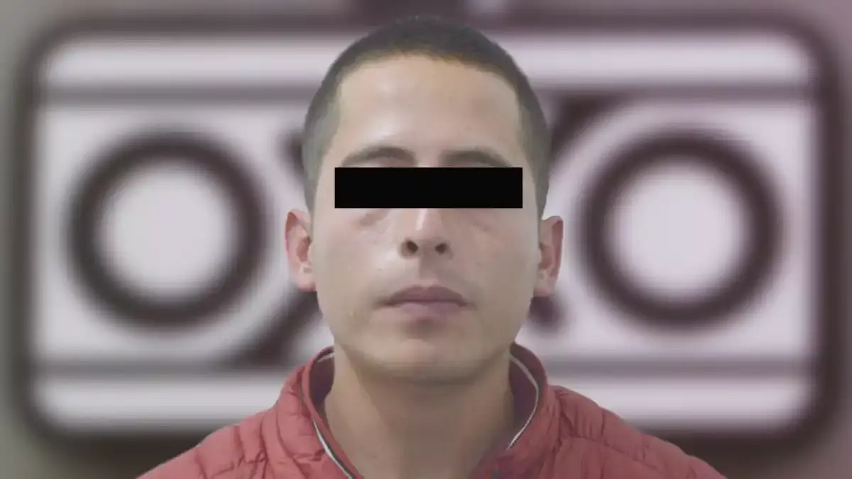 Detienen a Alan N., el asaltante de 40 tiendas Oxxo en Puebla.