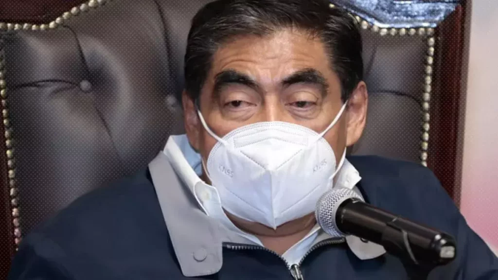 Barbosa dice que hay “foráneos” queriéndose apropiar de Morena.