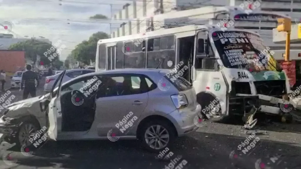 Ocho lesionados por el choque de una ruta en el barrio de Santiago.