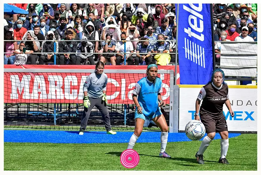 Inauguran canchas de fútbol para torneo en el Zócalo de Puebla