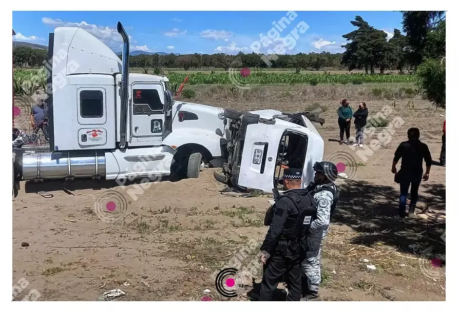 Camión embiste transporte público en Esperanza y mata al chofer.