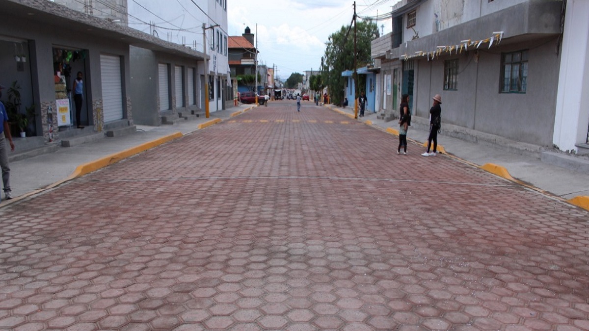 Una calle más se entrega en el municipio de tecamachalco entrega del adoquinamiento de la calle 3 poniente entre 9 y 15 sur San Sebastián Tecamachalco