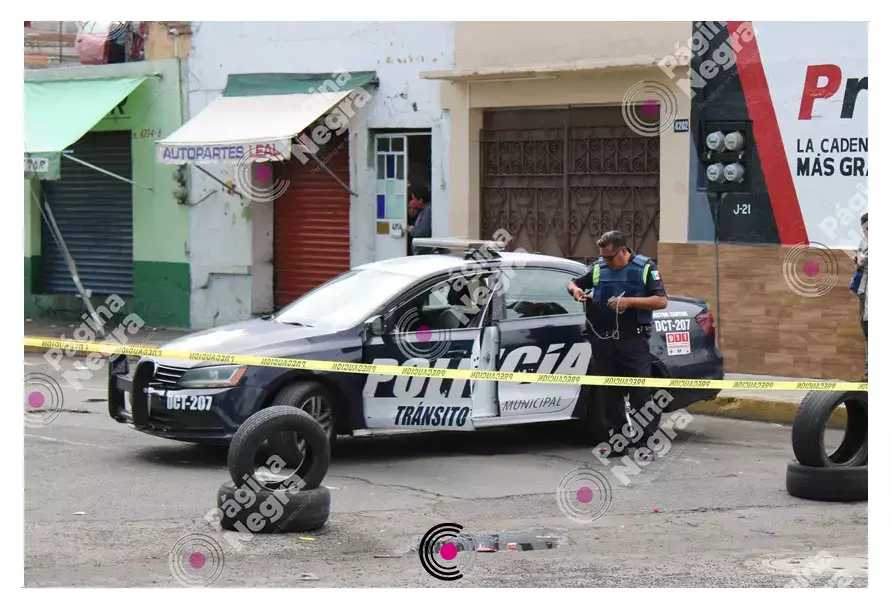 Se manifiestan locatarios de la 46 Poniente; piden “alto al saqueo”.