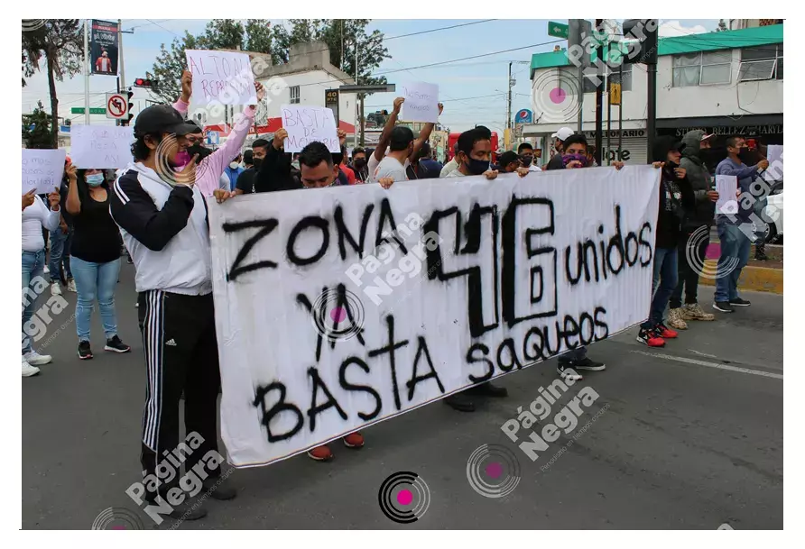 Se manifiestan locatarios de la 46 Poniente; piden “alto al saqueo”.