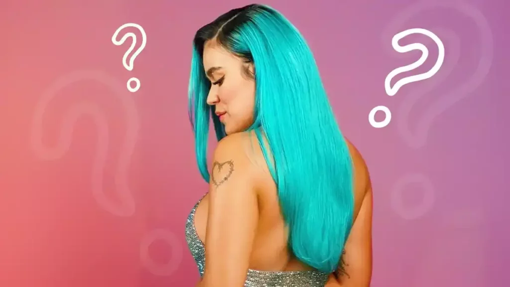 ¡Qué cambiazo! Karol G revela su nuevo color de cabello.