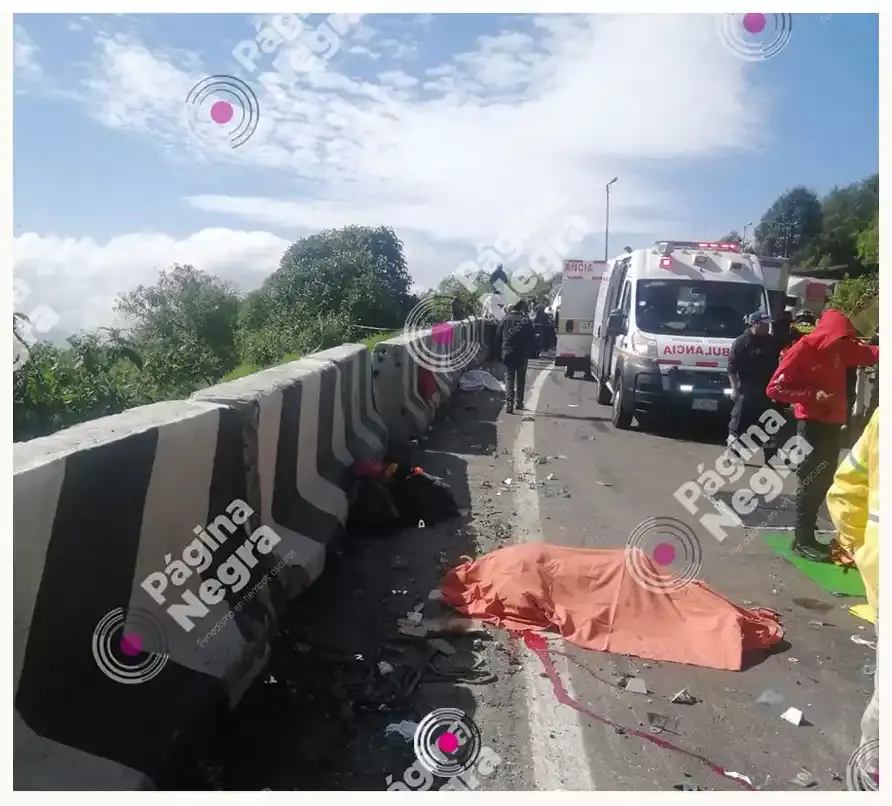 Iban a reparar la Puebla-Orizaba y mueren tras volcar en la autopista.