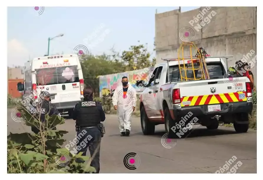 Localizan cadáver en estado de descomposición en la lateral de la autopista México-Puebla