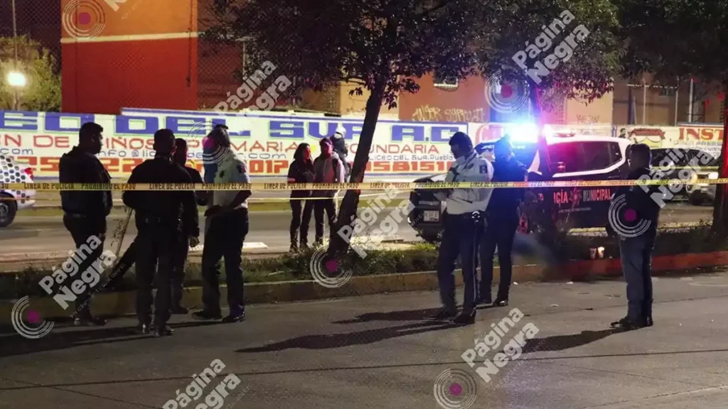 Camioneta atropella a dos motociclistas en la 11 Sur; uno muere