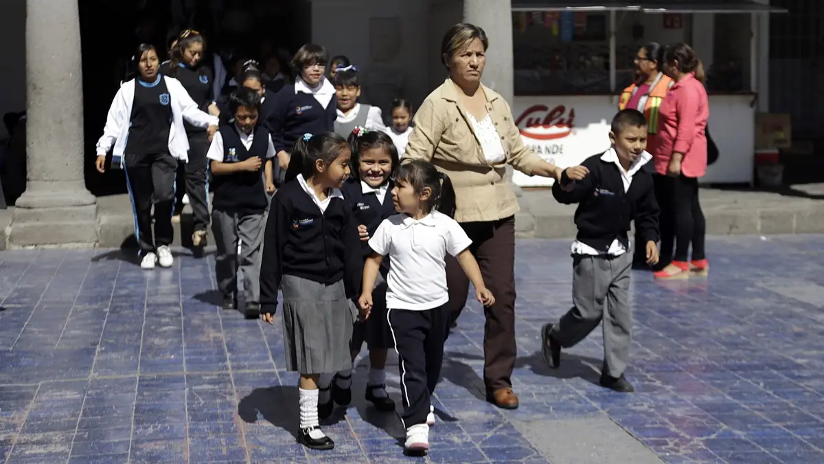 Cuotas escolares son ilegales y se vigilará a las escuelas: Barbosa.