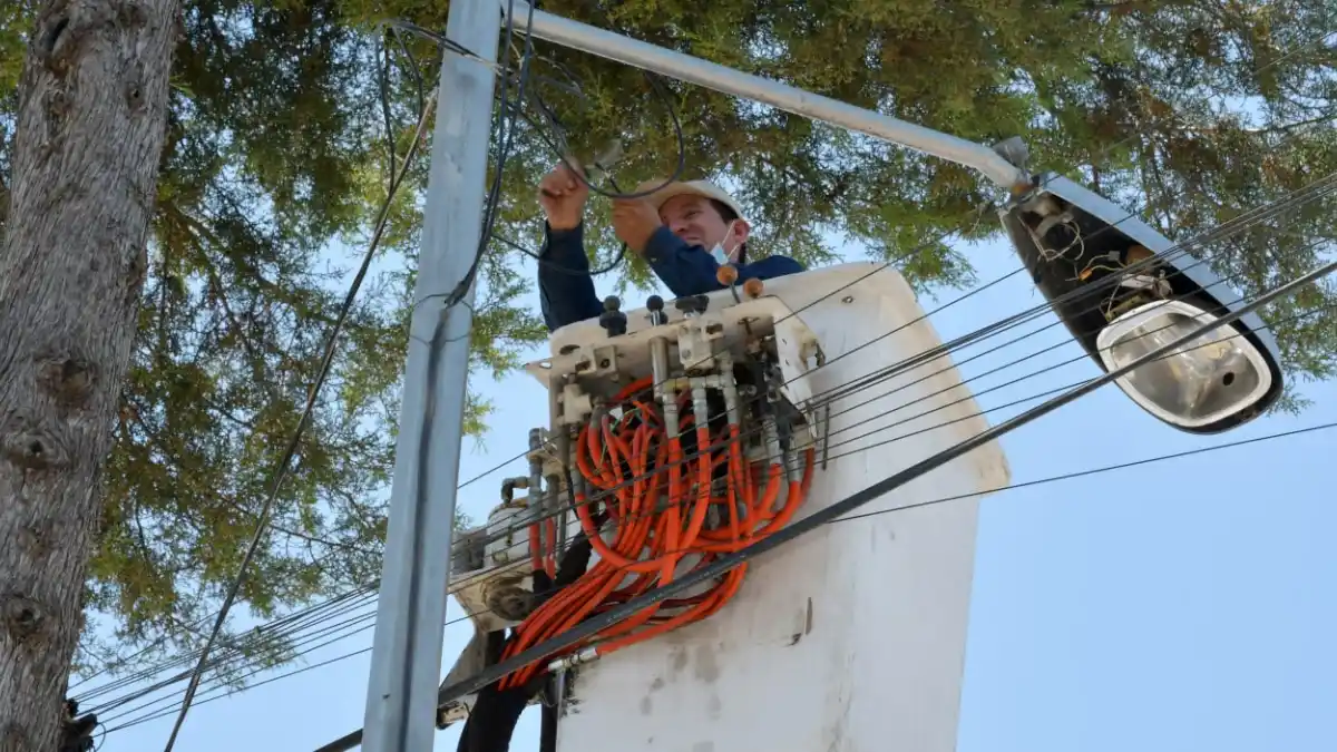 Avanza mantenimiento a luminarias y renovación de más puntos de luz en la ciudad