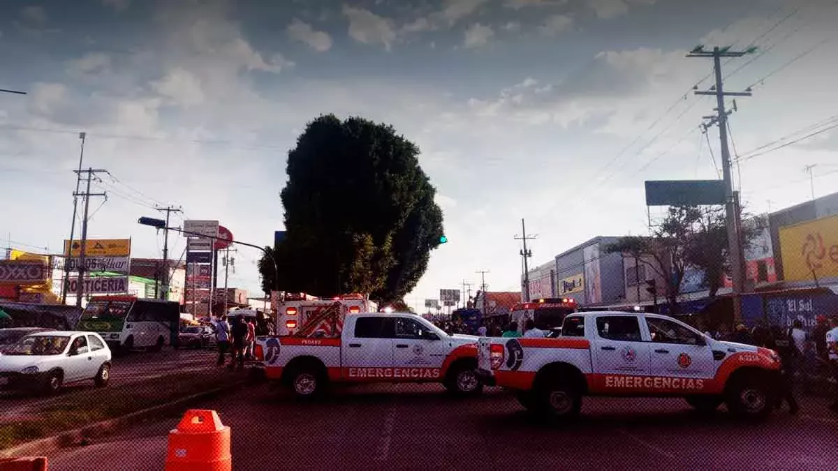 La colisión múltiple entre 5 vehículos, incluidas 2 rutas de transporte público, dejó 50 lesionados.
