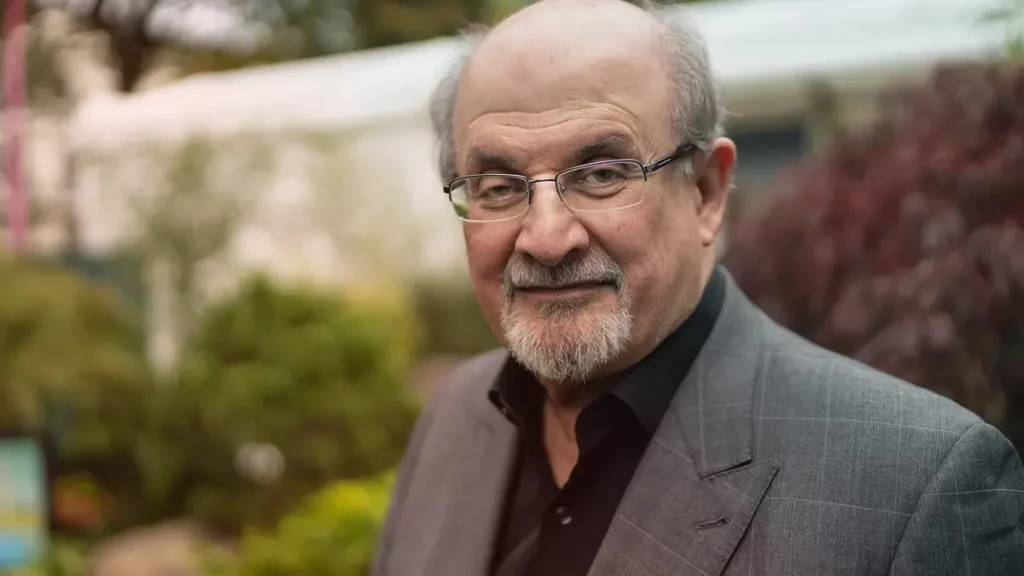 Apuñalan en NY al escritor Salman Rushdie, autor de 'Los versos satánicos'.