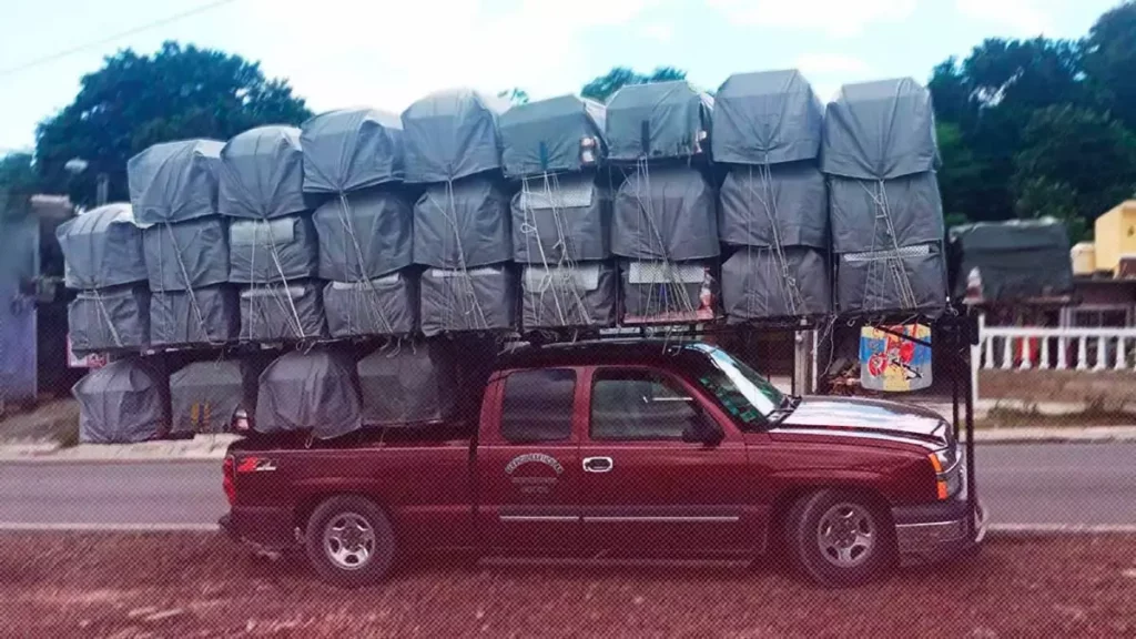 Roban camioneta cargada con ataúdes en Tecamachalco