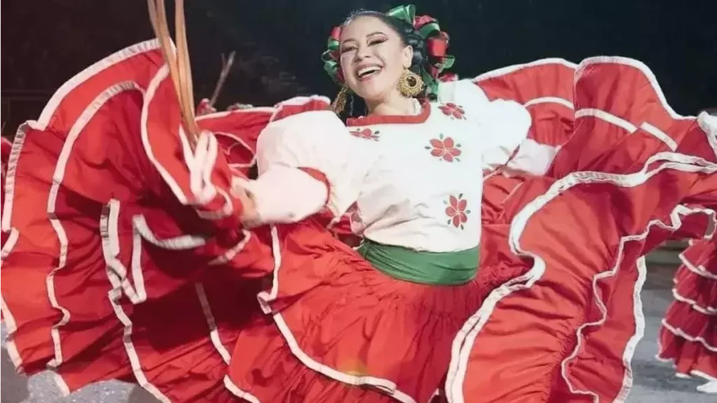 Banda Monumental de México tocó para la Reina Isabel II en Edimburgo.