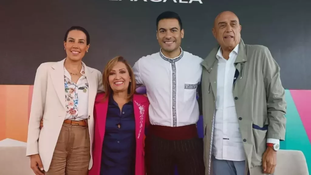Huamantla rompe récord Guinness; hace el tapete monumental y Carlos Rivera estuvo presente